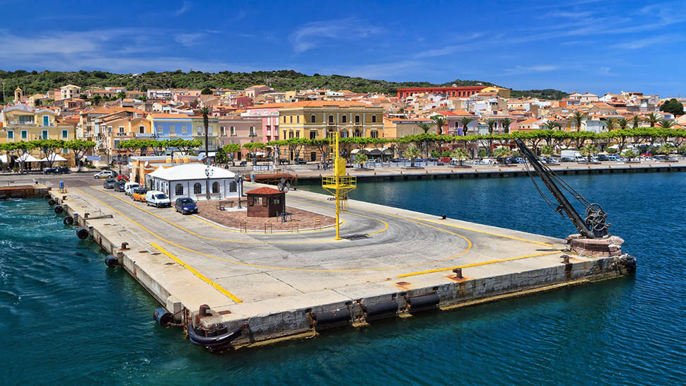 Carloforte waterfront AdobeStock 89161474 Foto Antonio Scarpi