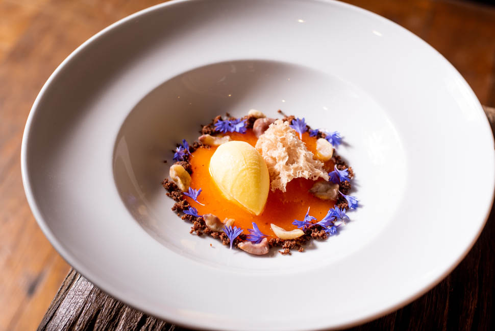 Crumble di cacao castagna caco e sorbetto al mandarino20tre genova