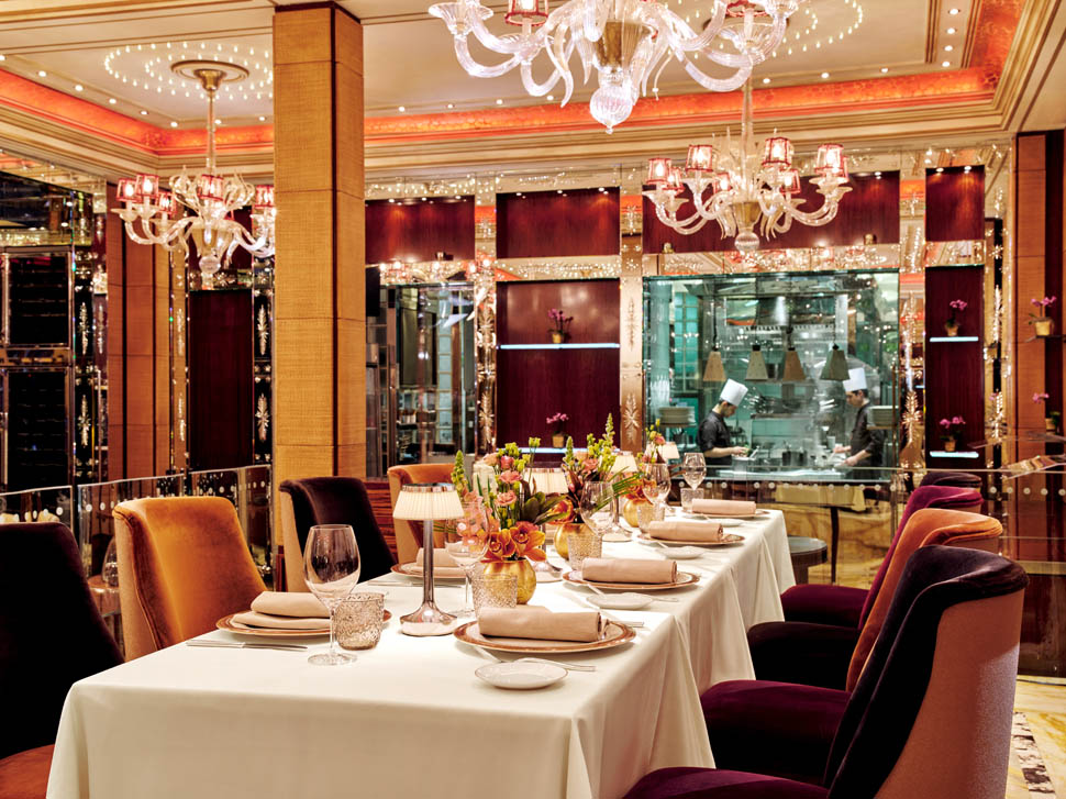 HotelPrincipeDiSavoia AcantoRestaurant LaidTableandShowkitcheninthebackground DorchesterCollection