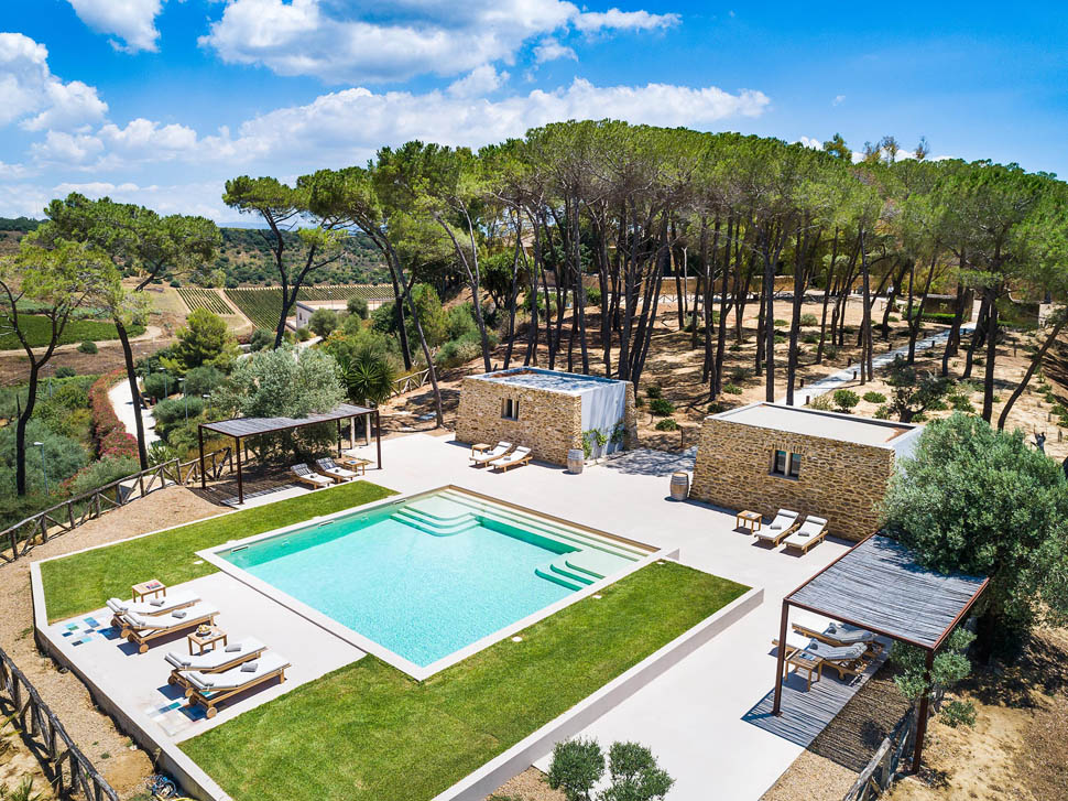 Wine Relais Feudi del Pisciotto Piscina Credit Alfio Garozzo