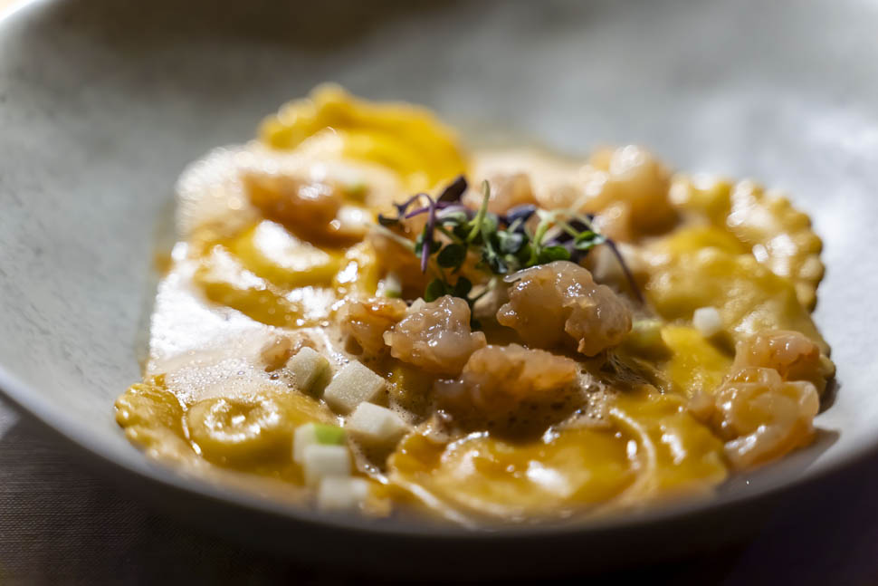 ravioli con sedano rapa gamberi Granny Smith bisque Foto Lorenzo Moreni 2